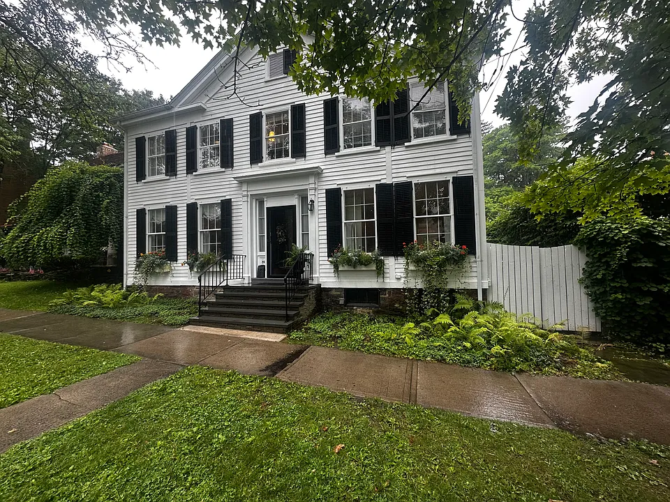 28 Fair St
