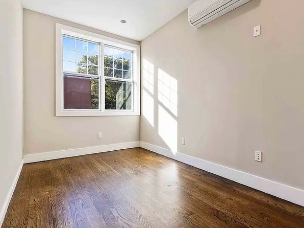 7 Lexington Ave #7C