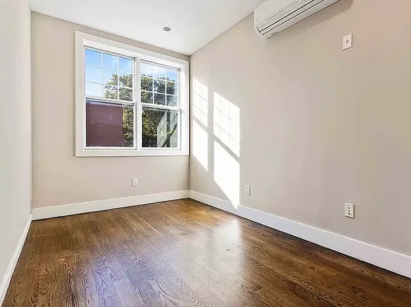 7 Lexington Avenue image 1 of 14
