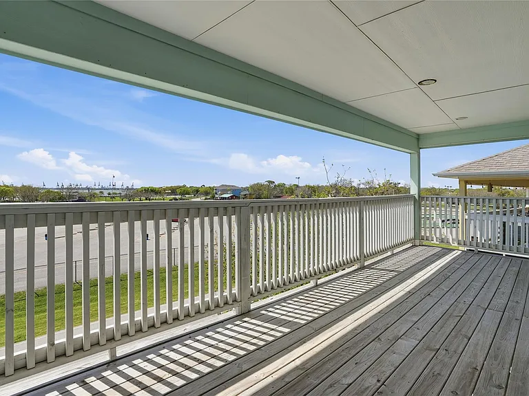 709 N Bayshore Dr — Photo 22