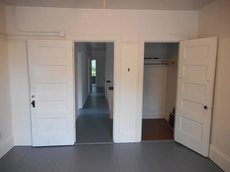 2325 NW Hoyt St — Photo 8