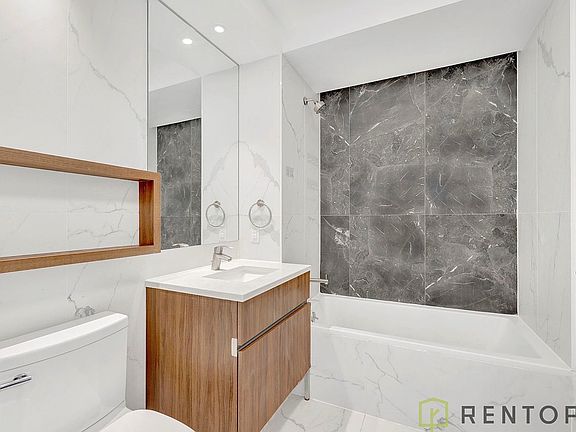 4th image of 224 E 135th St #2005S
