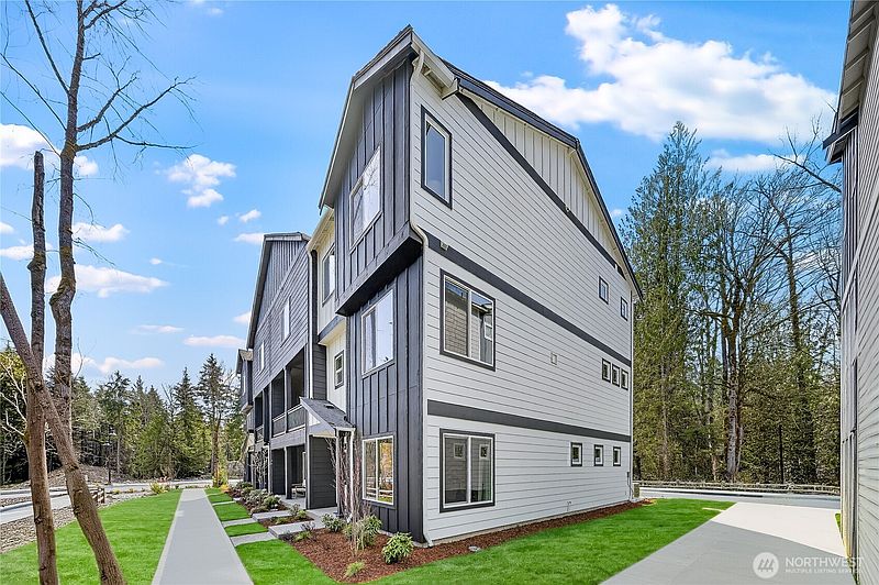 2nd image of 32370 Anchor Avenue SE