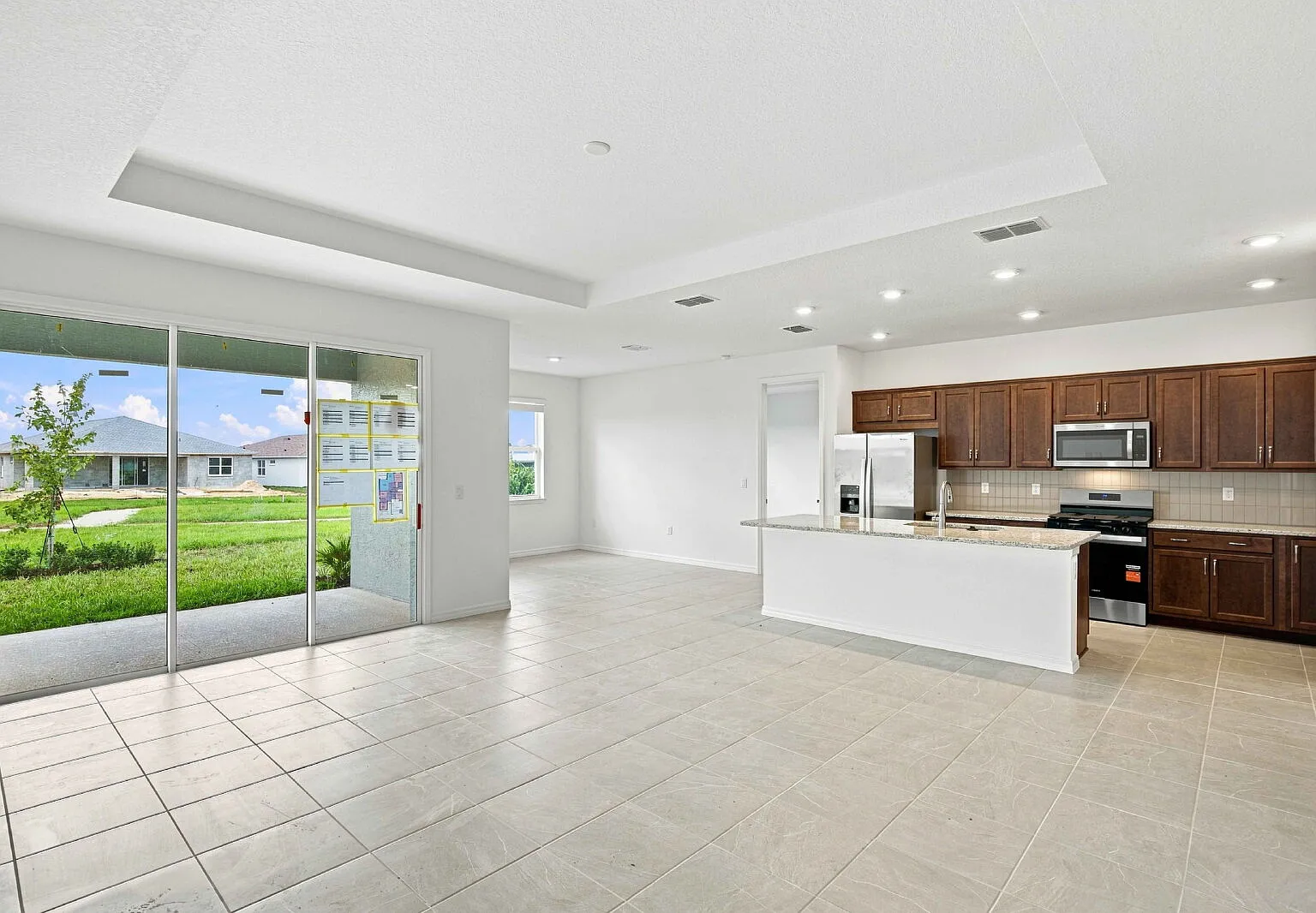 4 bed, 3.0 bath, 2000 sqft, $2,395 — Photo 2