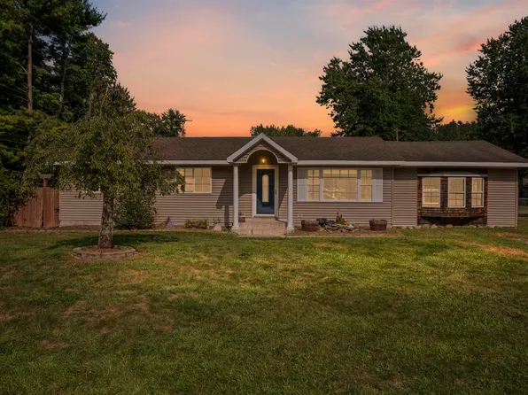 5986 W Montevista Dr, Fort Gratiot, MI 48059