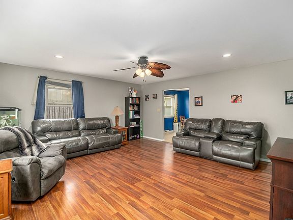 3rd image of 319 Delcy Dr