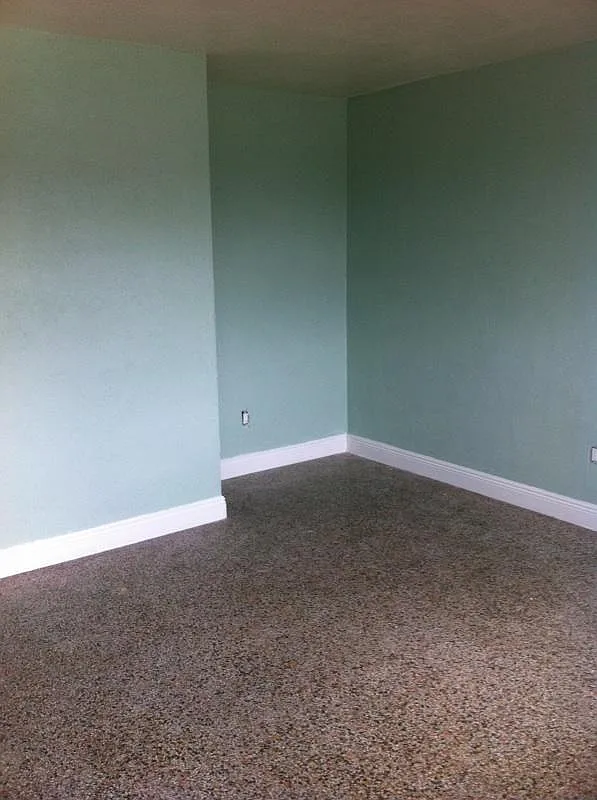 fully remodeled 2/1 with water included in the rent — Photo 3