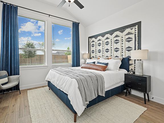 5th image of 2803 Park Hill Dr