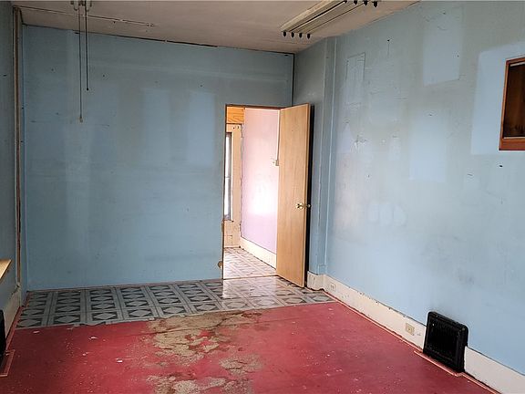 4th image of 211 S 3rd St