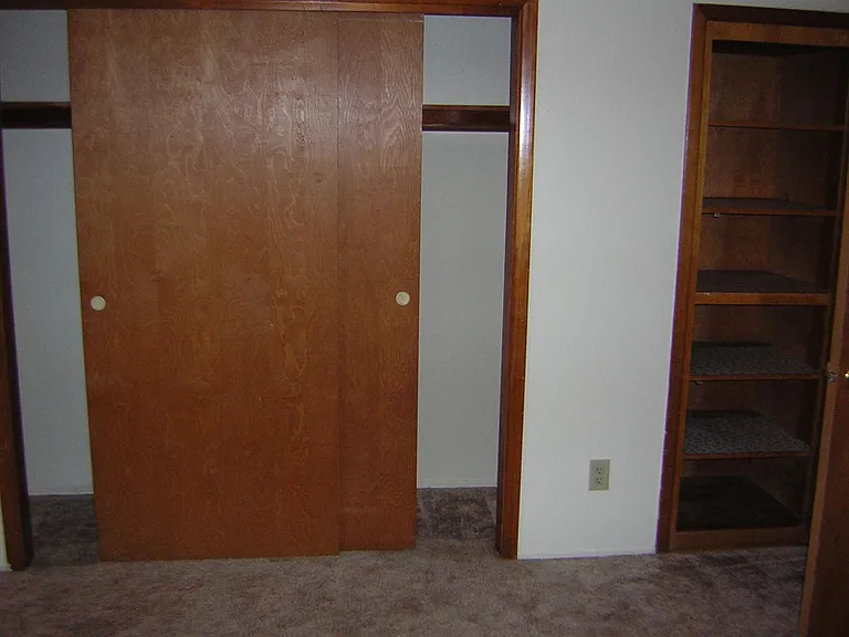 2160 NW Janssen St — Photo 2