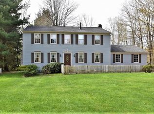 8781 Apple Hill Rd, Chagrin Falls, OH 44023
