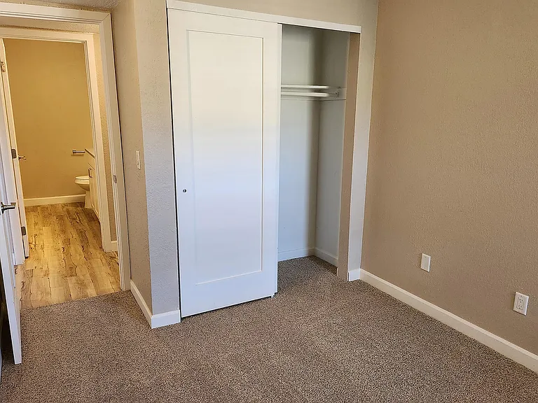2x1.5_guest_bdrm.2_Sand_Pebble