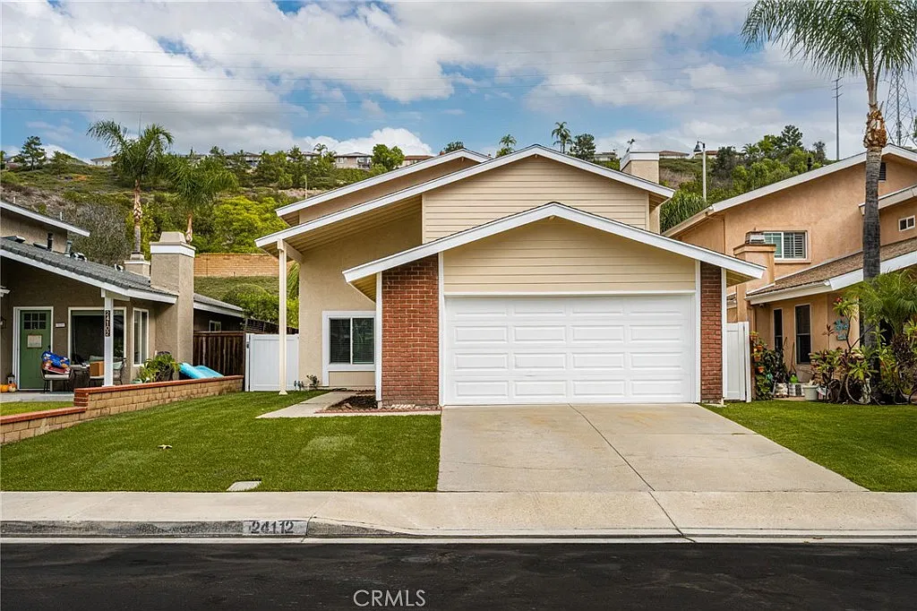 4 bed, 1936 sqft, $5,500 — Photo 1