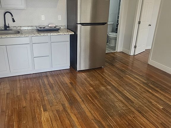 2nd image of 900 Delaware Ave #1