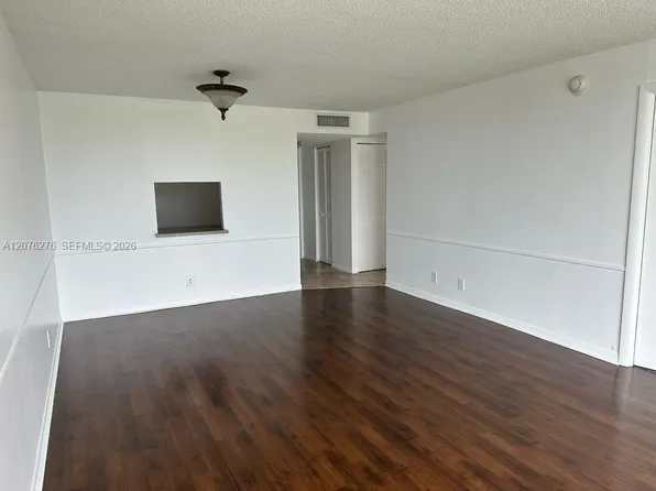 500 Executive Center Dr APT 3A, West Palm Beach, FL 33401