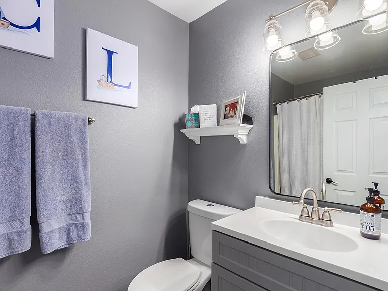 3237 E San Remo Ave — Photo 15