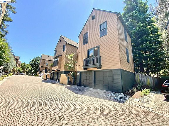 3rd image of 19 Edgewood Pl