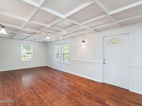 3rd image of 4220 Garnet Dr