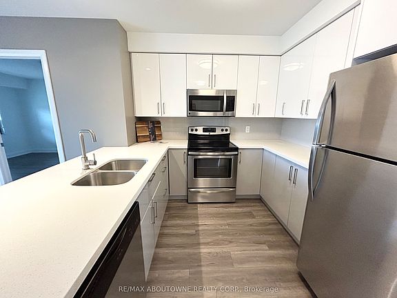 5th image of 460 Belmont Ave W #510