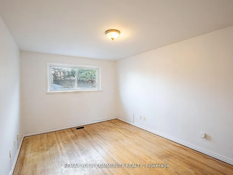 32 Marbury Cres — Photo 14