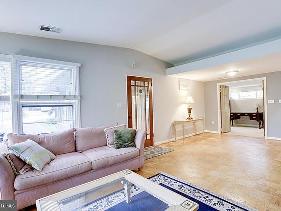 5th image of 7112 Woodley Ln