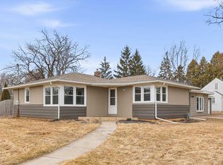 236 W 20th Ave, Oshkosh, WI 54902