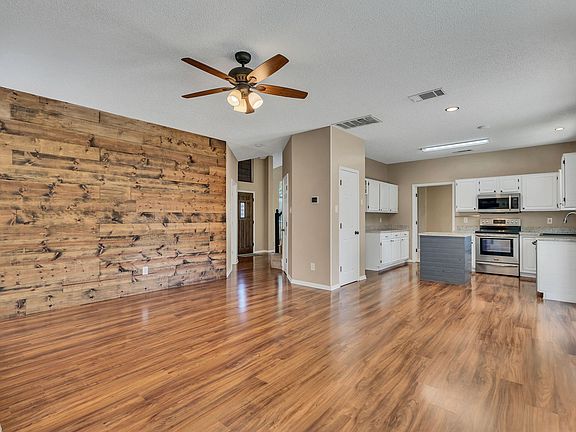 4th image of 2728 Laurel Hill Dr