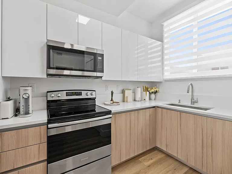 1542 NW 2nd St #209 — Photo 9