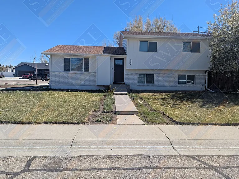 3107 Scott Dr — Photo 1