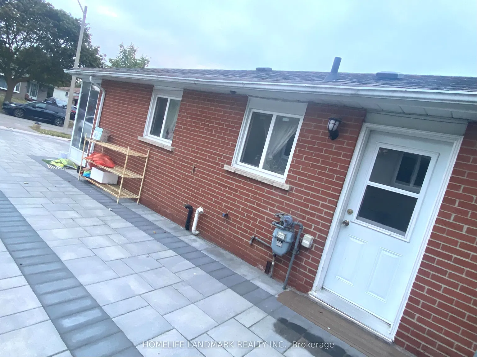 3 bed, $1,800 — Photo 2