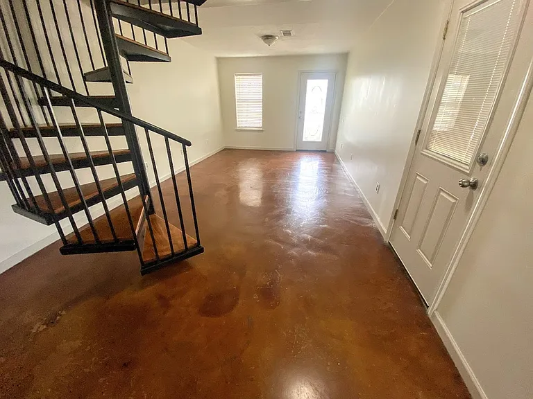 357 E Sale Rd — Photo 6