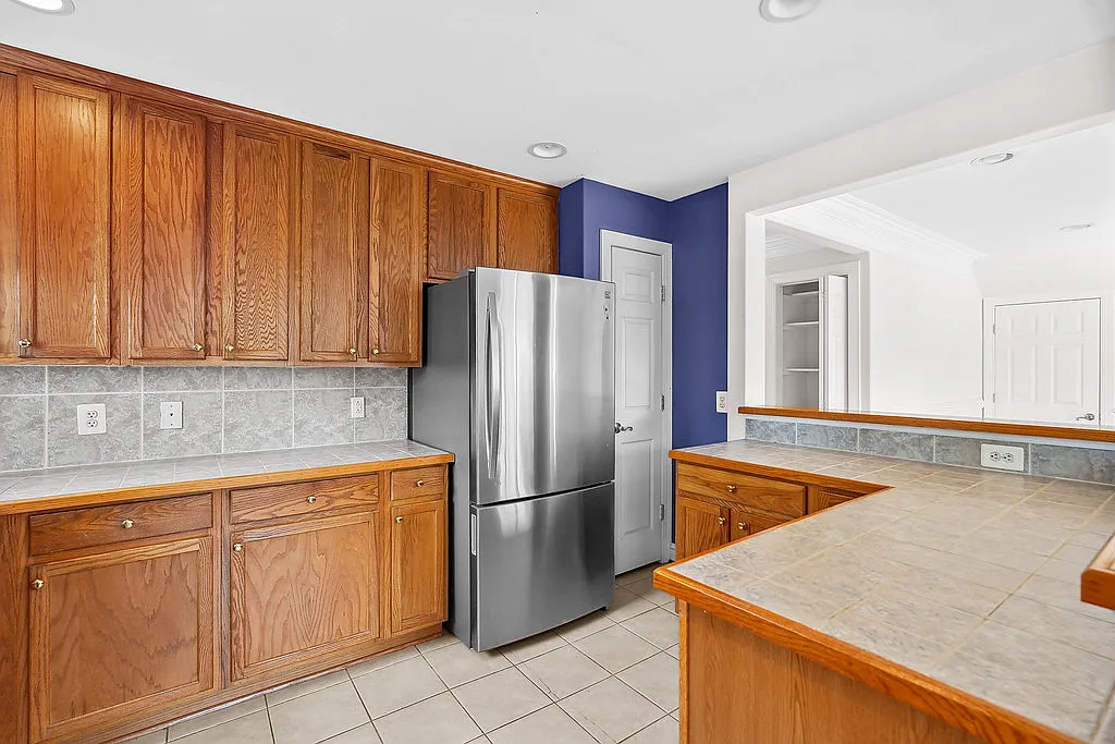 1 bed, 2048 sqft, $1,200 — Photo 4