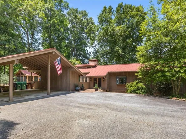 3715 Bentbrook Dr, High Point, NC 27265