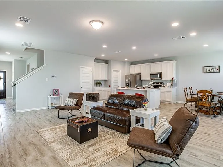 121 Quiet Man Dr — Photo 4