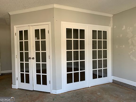 2nd image of 520 Vineyard Rd