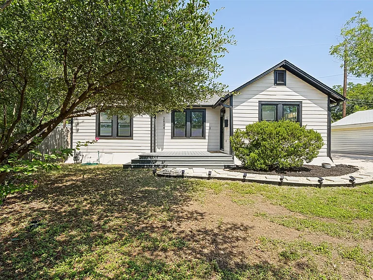 2804 Breeze Ter — Photo 1