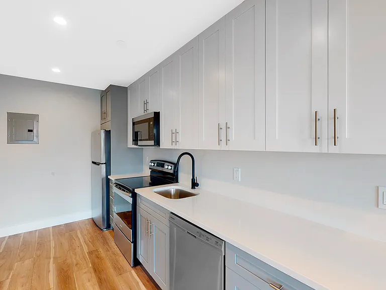 802 Howard Ave #4B — Photo 1