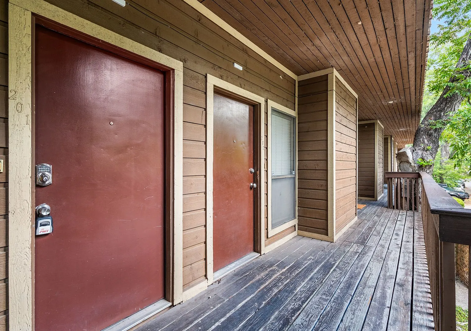 Park Place - Across From Dkr Stadium - 1bd / 1ba With Study - Wood Floors - W/D — Photo 2