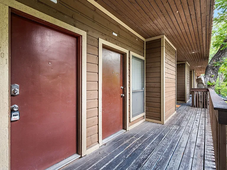 612 Park Pl #201 — Photo 2