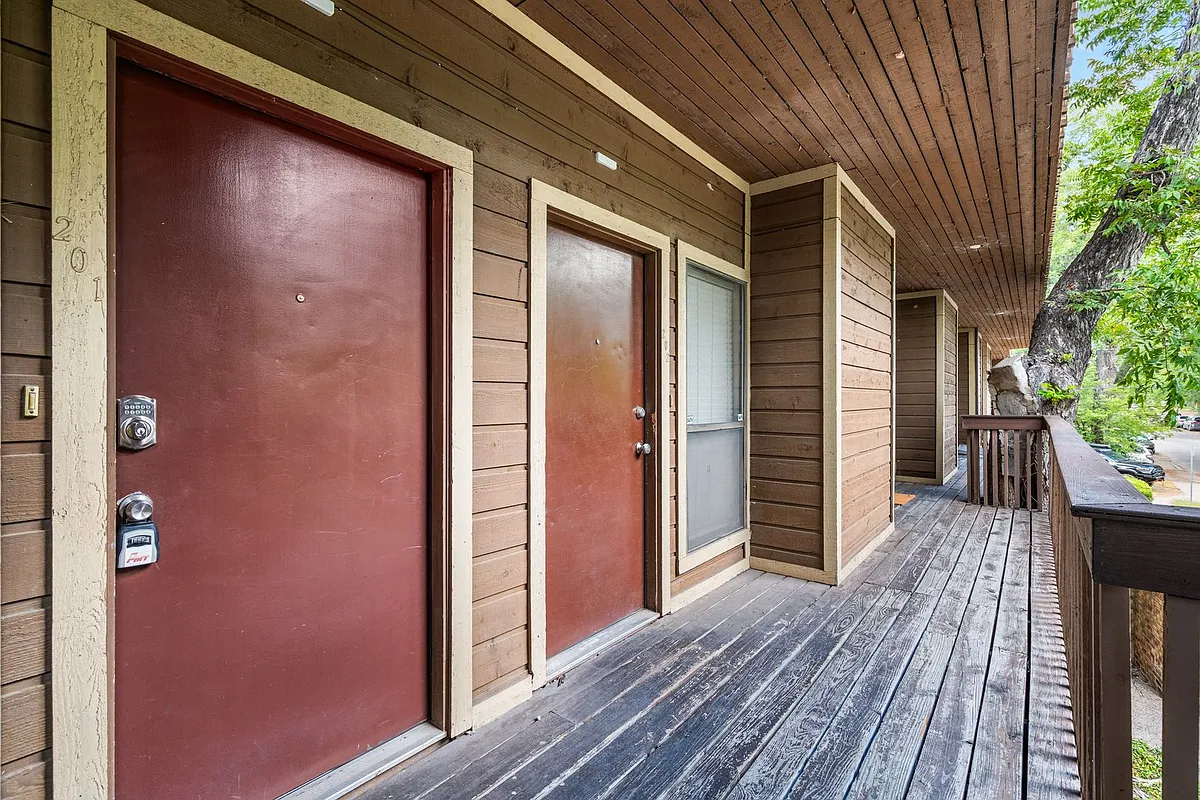 Building Photo - 612 Park Pl #201