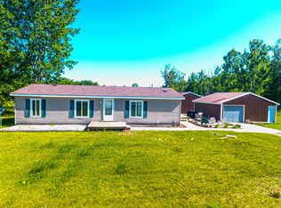 796 W Devereaux Lake Rd, Indian River, MI 49749