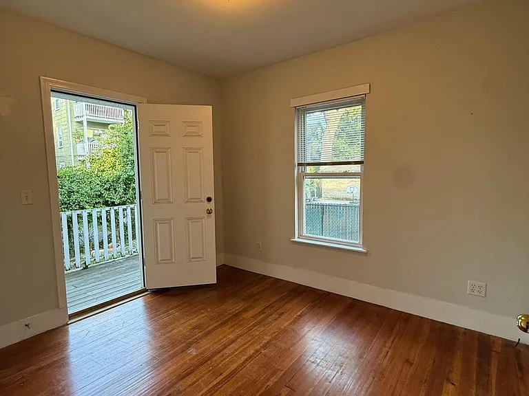 72 Raymond Ave #1R — Photo 7