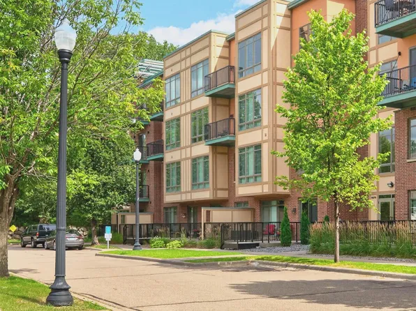 1070 Grandview Ct NE APT 304, Columbia Heights, MN 55421