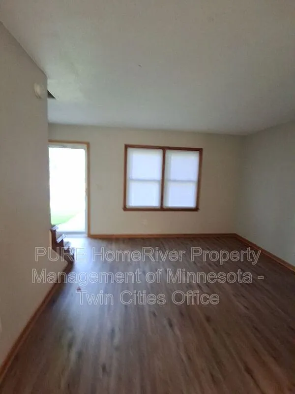 4 bed, 1.0 bath, 1200 sqft, $2,295 — Photo 4