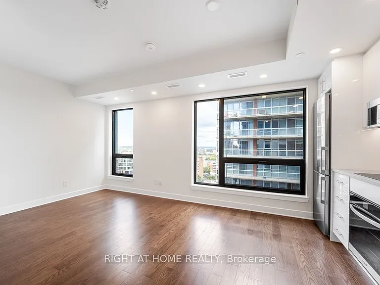 180 George St #1403 — Photo 10