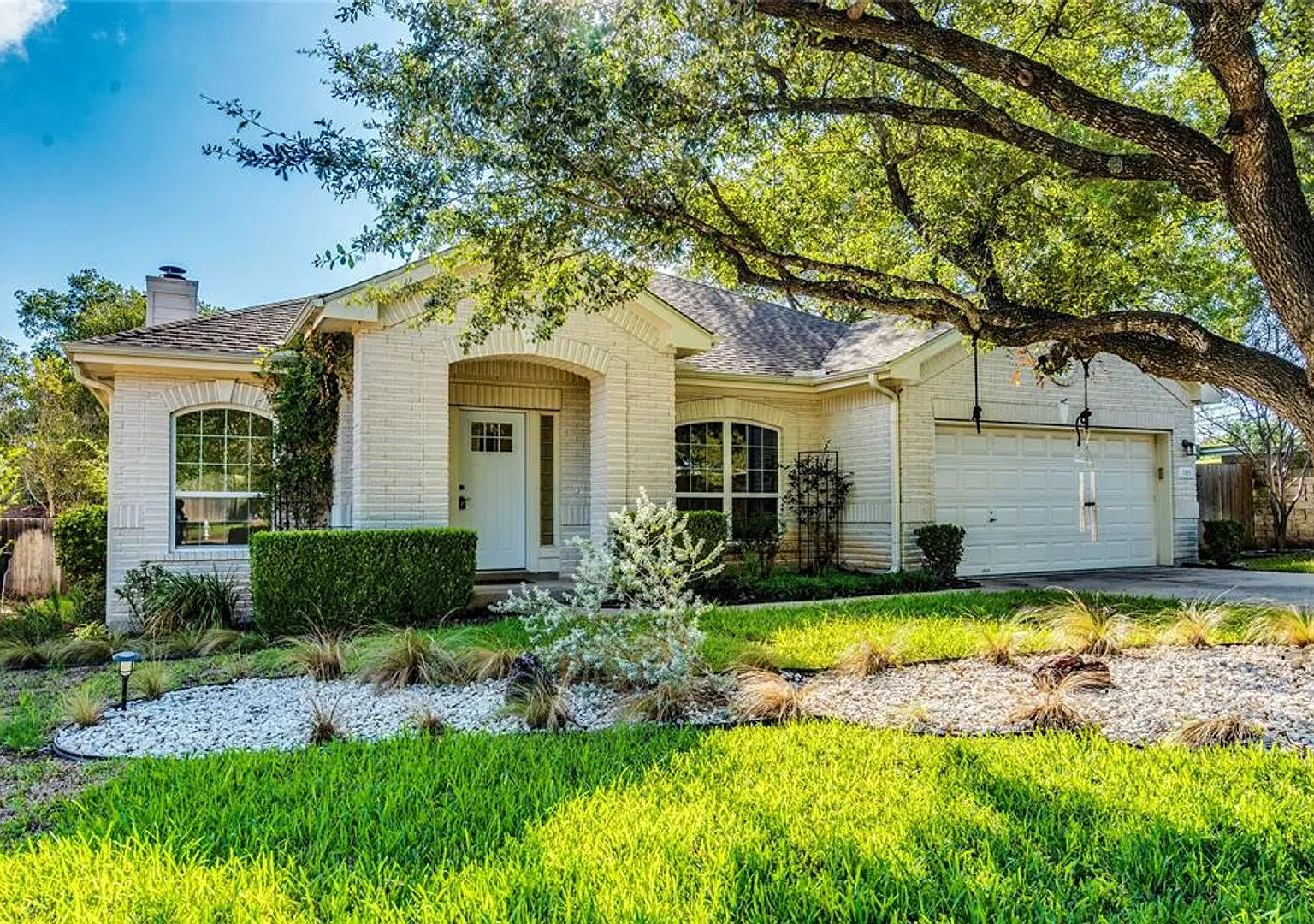 Stunning Single Story Completely Renovated Home On A Cul-de-Sac In The Highly Sought After Commun... — Photo 1