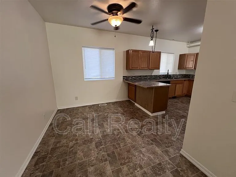 11122 E Valleyway Ave — Photo 3