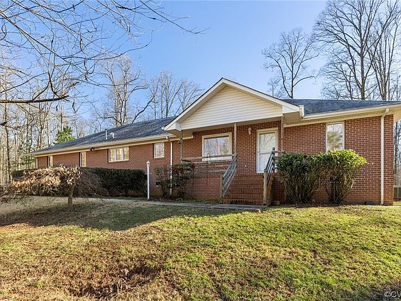 2nd image of 3115 Pineview Dr