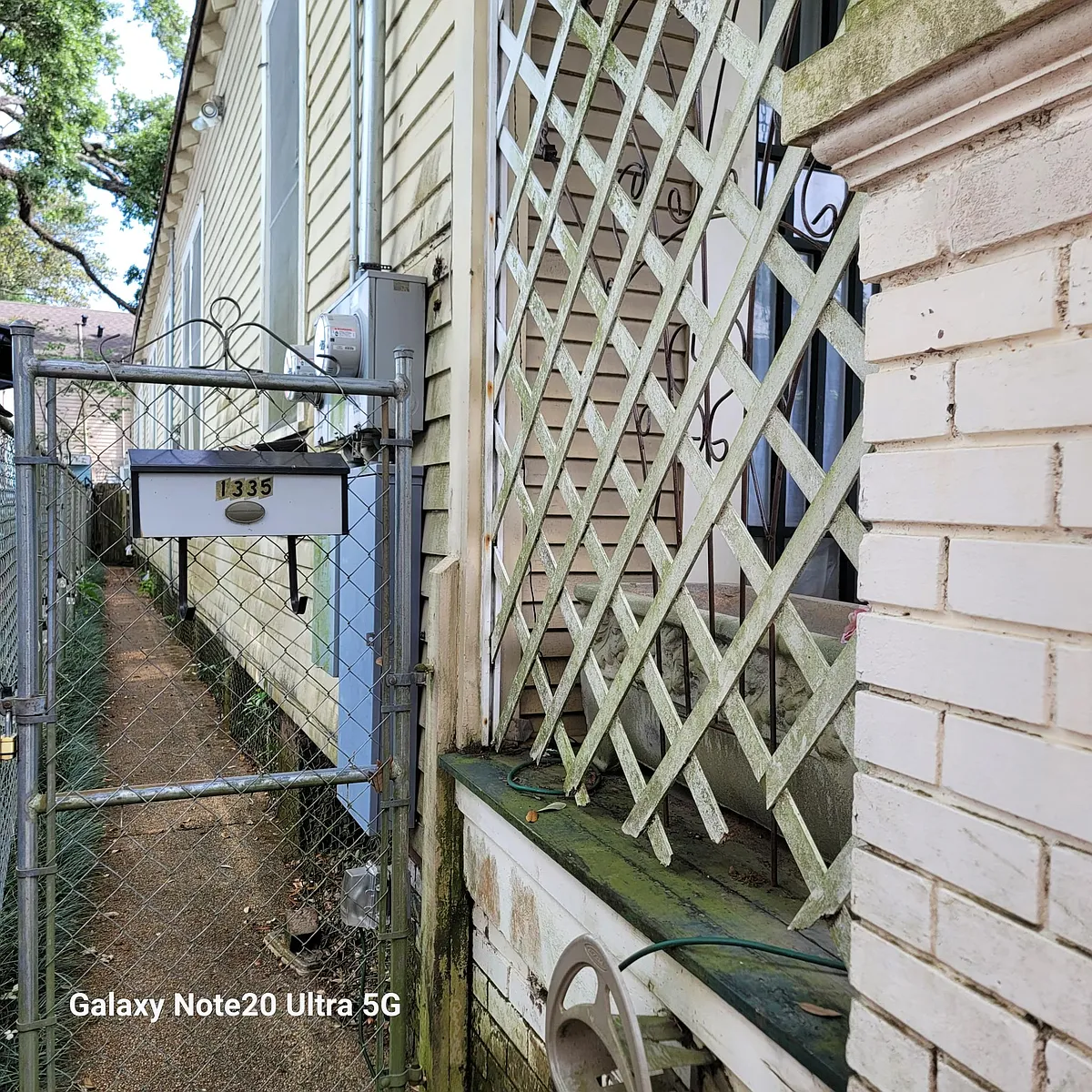 Private entrance to apartment. Door halfway down. - 1335 Burdette St