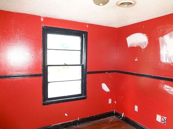 5th image of 1053 Sundale Ln